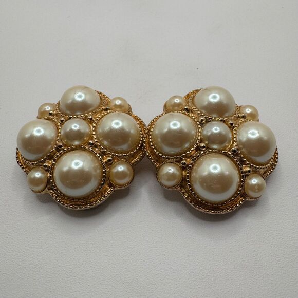 Vintage Dauplaise Clip-on Earrings Faux Pearls Gold Tone Setting 80s-90s - Picture 4 of 11